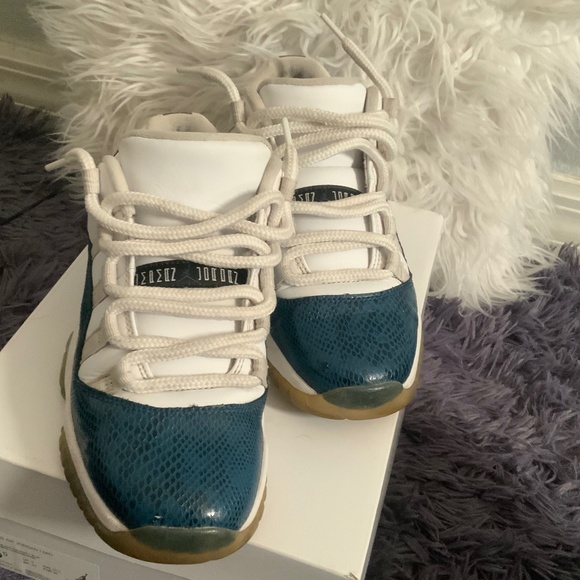 low “snake skins“ navy Jordan 11 retro - Picture 1 of 7